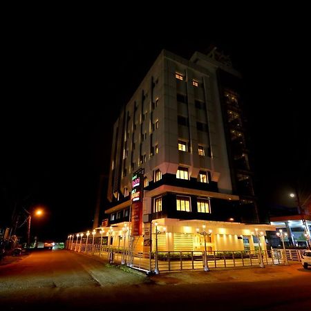 Hotel Kabani International Muvattupuzha Kültér fotó