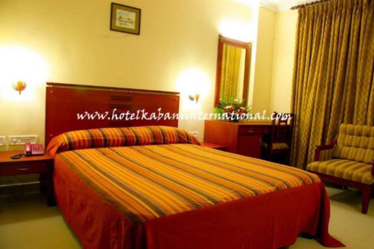Hotel Kabani International Muvattupuzha Kültér fotó