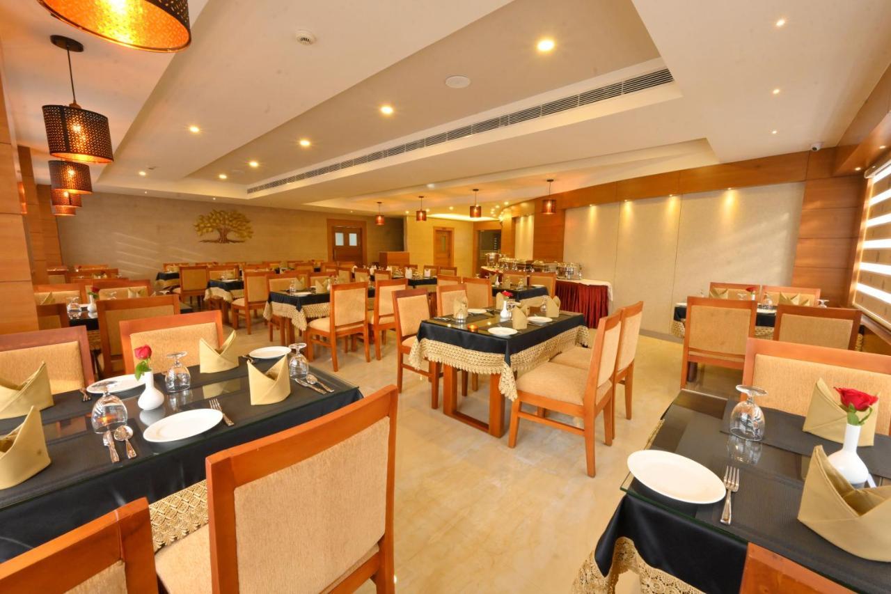 Hotel Kabani International Muvattupuzha Kültér fotó