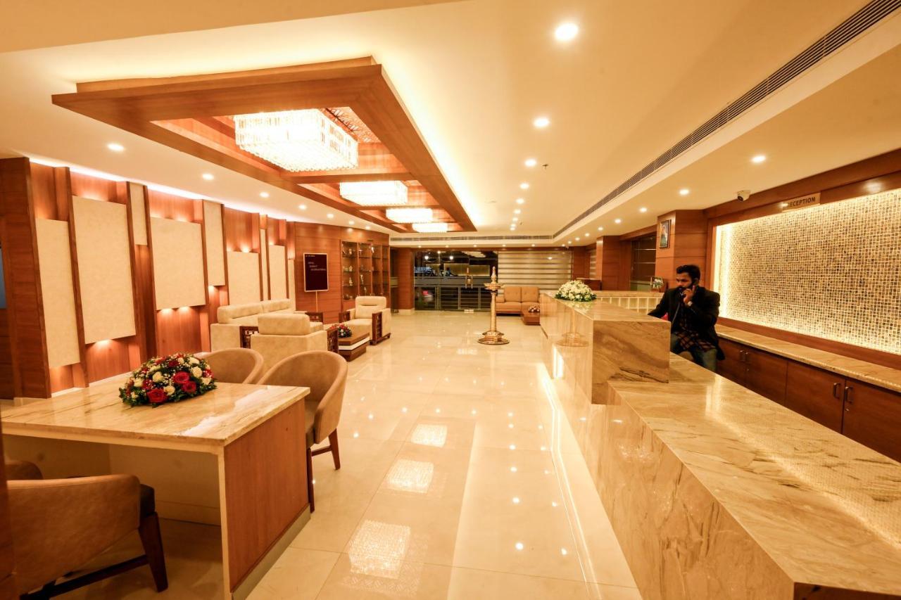 Hotel Kabani International Muvattupuzha Kültér fotó