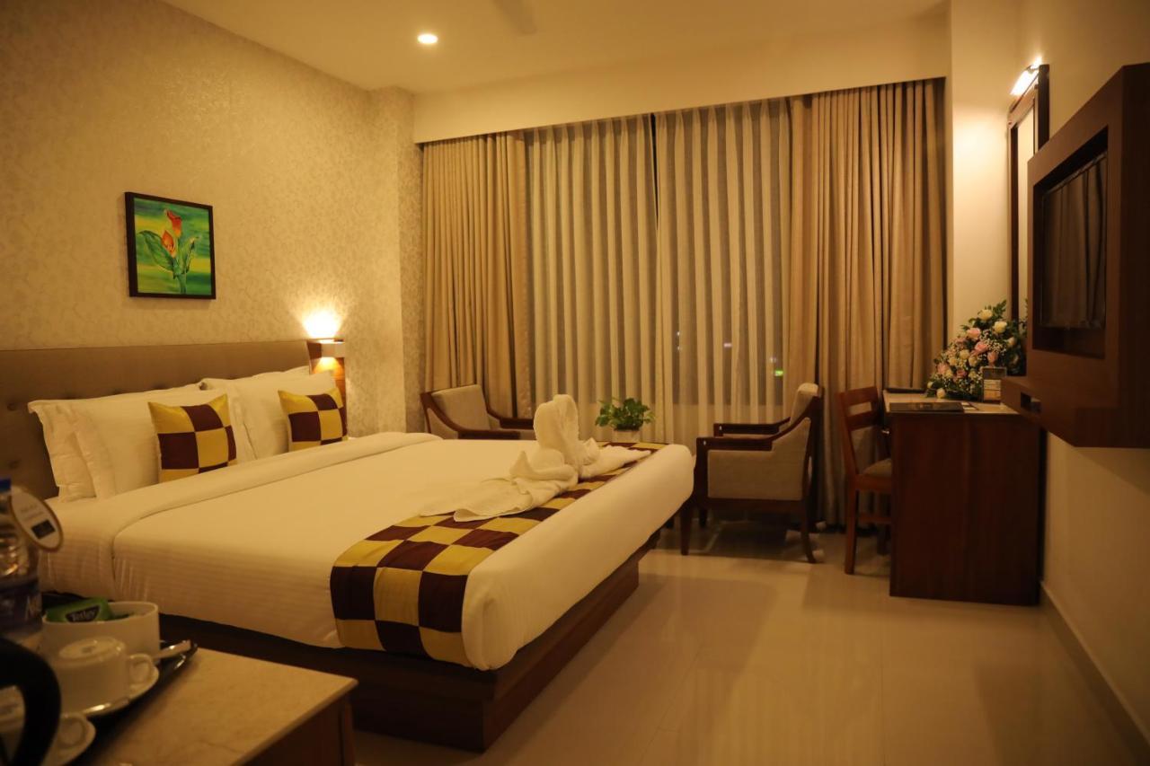Hotel Kabani International Muvattupuzha Kültér fotó