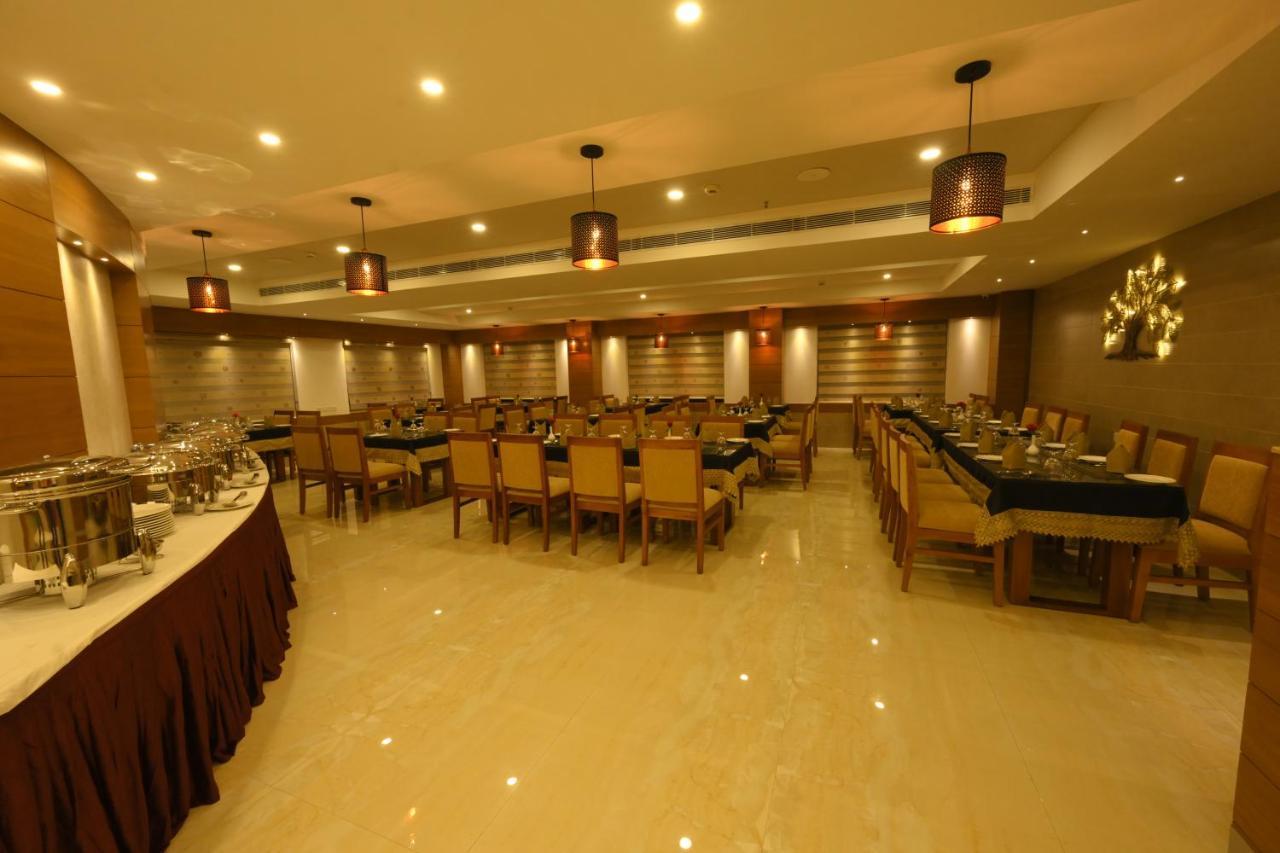 Hotel Kabani International Muvattupuzha Kültér fotó