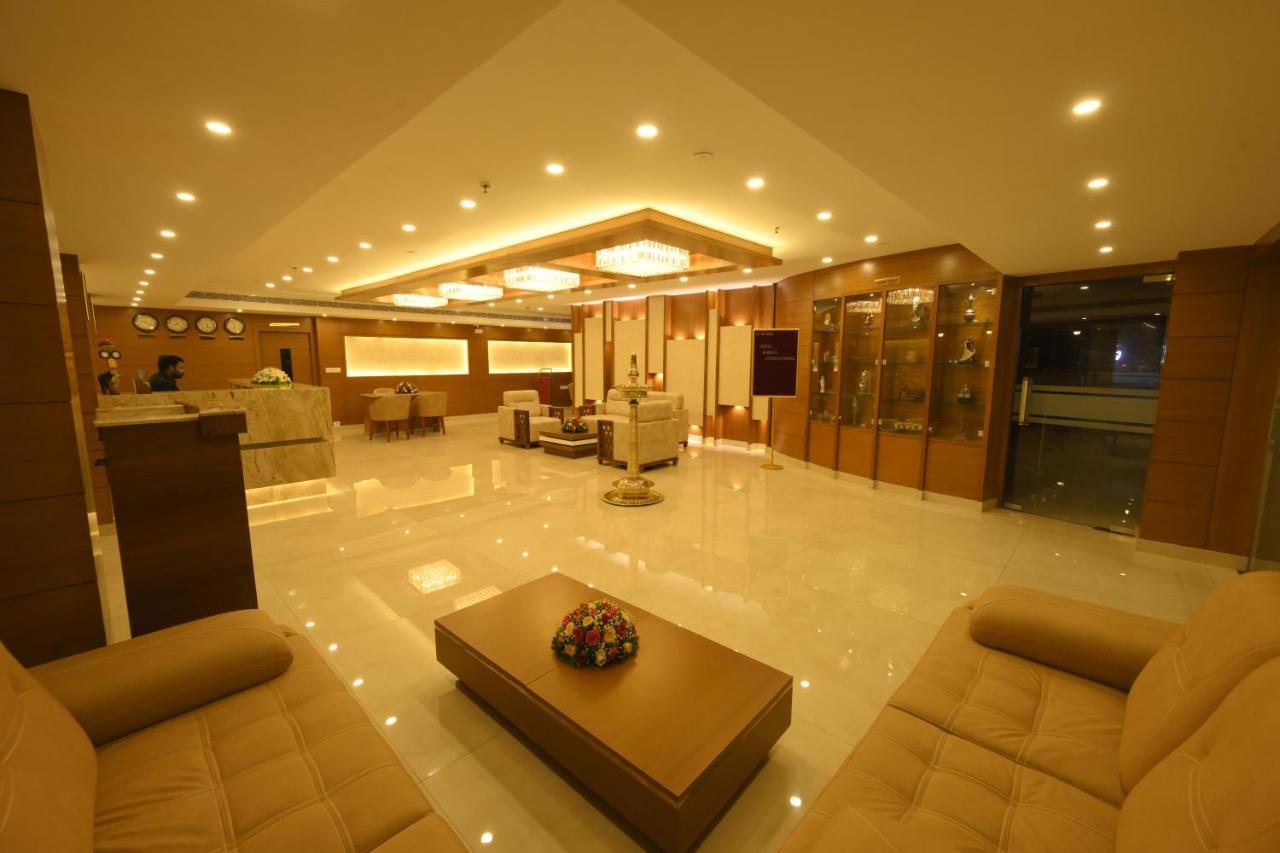 Hotel Kabani International Muvattupuzha Kültér fotó