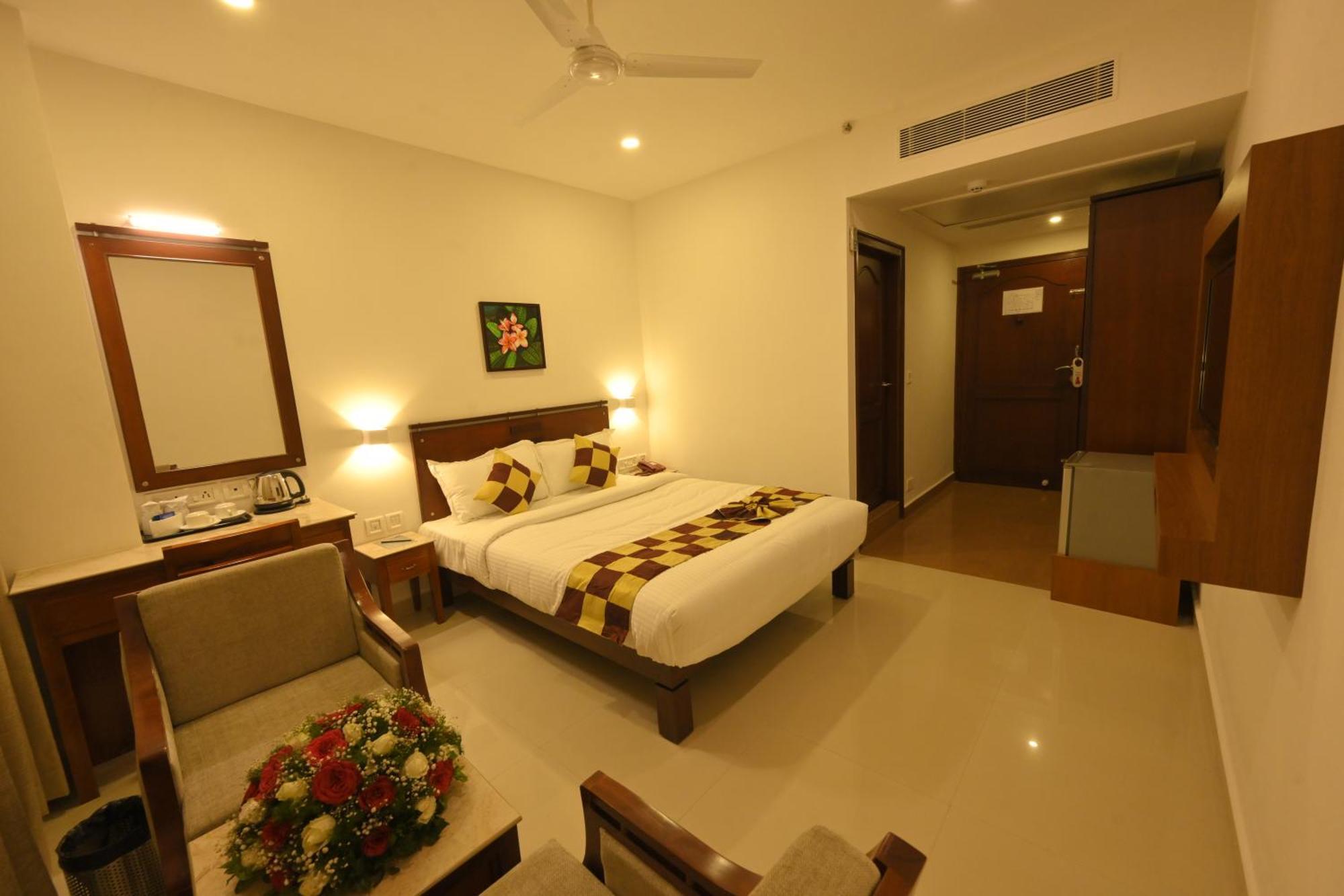 Hotel Kabani International Muvattupuzha Kültér fotó