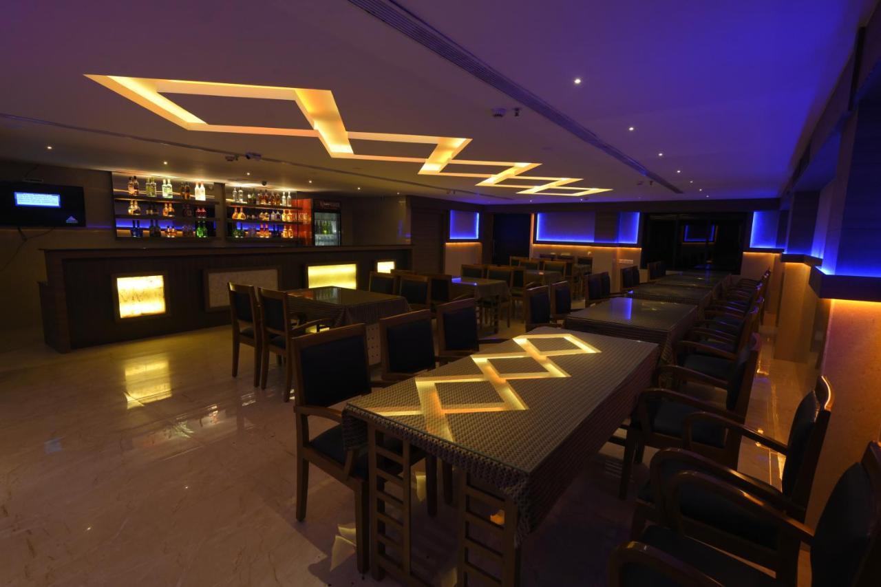Hotel Kabani International Muvattupuzha Kültér fotó